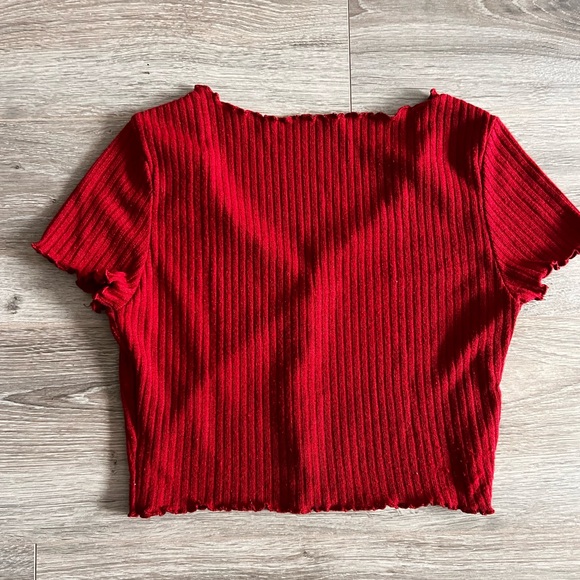 ❗️LAST CHANCE ❗️Red Ribbed Button-Up Crop Top - Picture 3 of 4